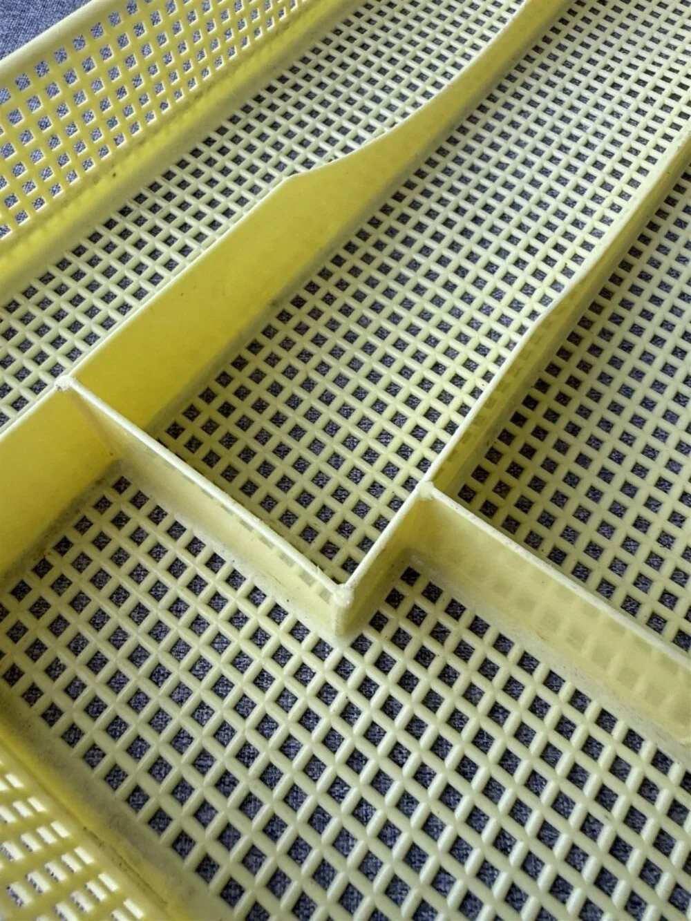 Vintage Yellow Plastic Mesh Silverware Tray Flatware Utensil Holder Mcm